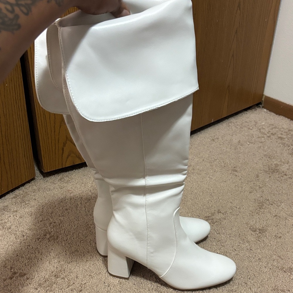 Elegant White Knee-High Women's Boots